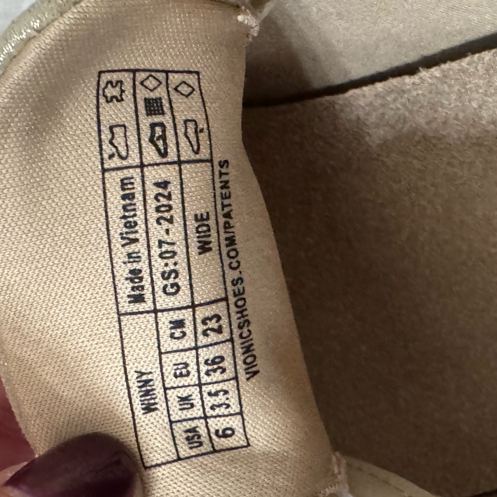 ✨🆕Vionic Winny Gold Lace Up Sneakers, 6W✨ - Picture 9 of 11